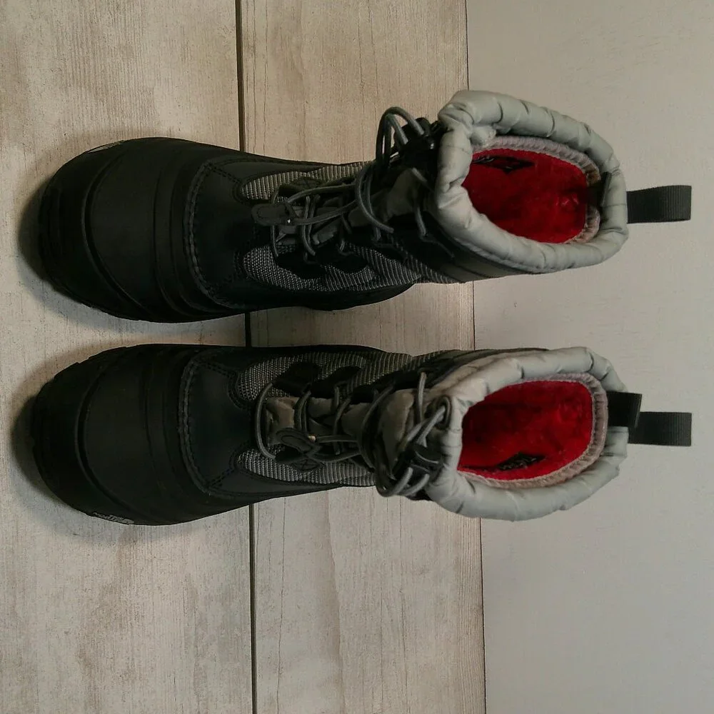 The North Face Alpenglow IV Waterproof Insulated Snow Boots Grey Black Youth 2